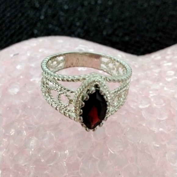 Jewelry - Silver tone filigree ring with red stone